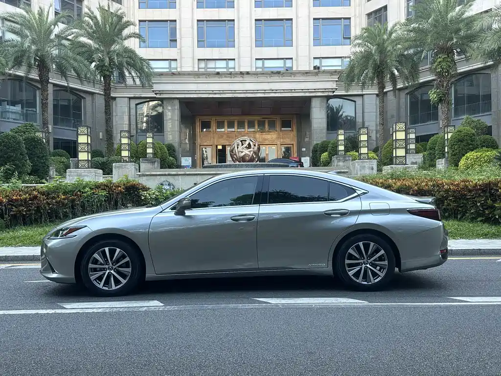Lexus ES — миниатюра 12