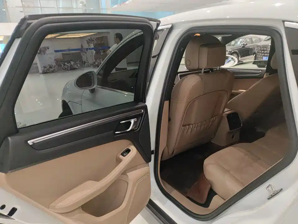 Porsche Macan — миниатюра 8