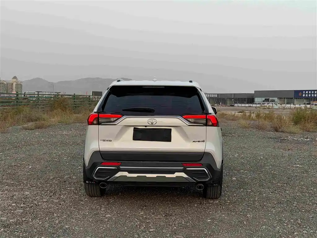 Toyota RAV4 — миниатюра 5