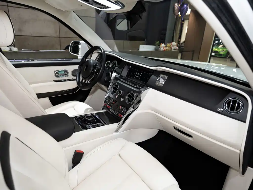 Rolls-Royce Cullinan — миниатюра 16