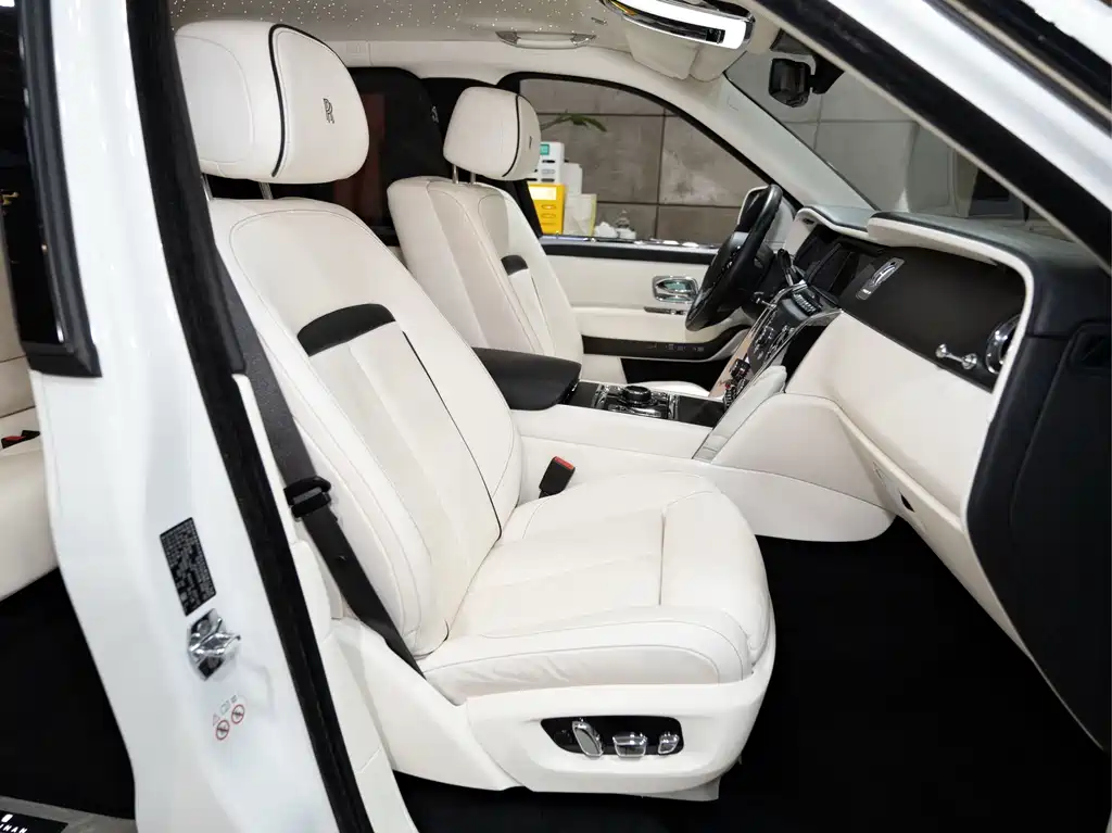 Rolls-Royce Cullinan — миниатюра 17