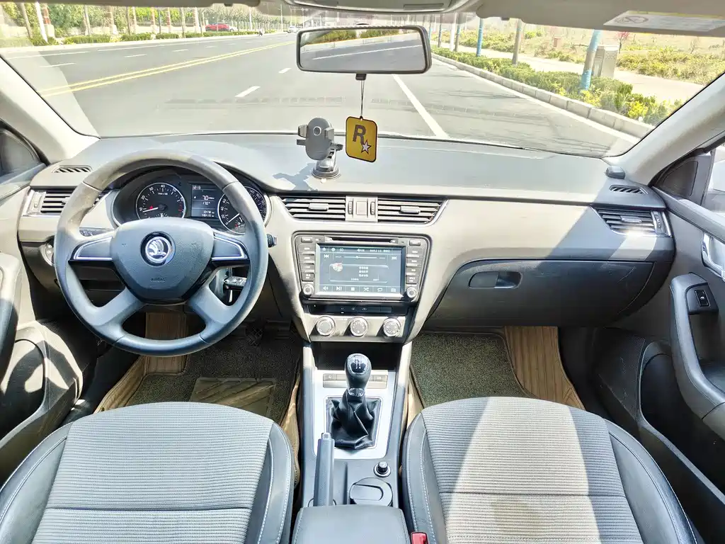 Skoda Octavia 2016 1.6L MT