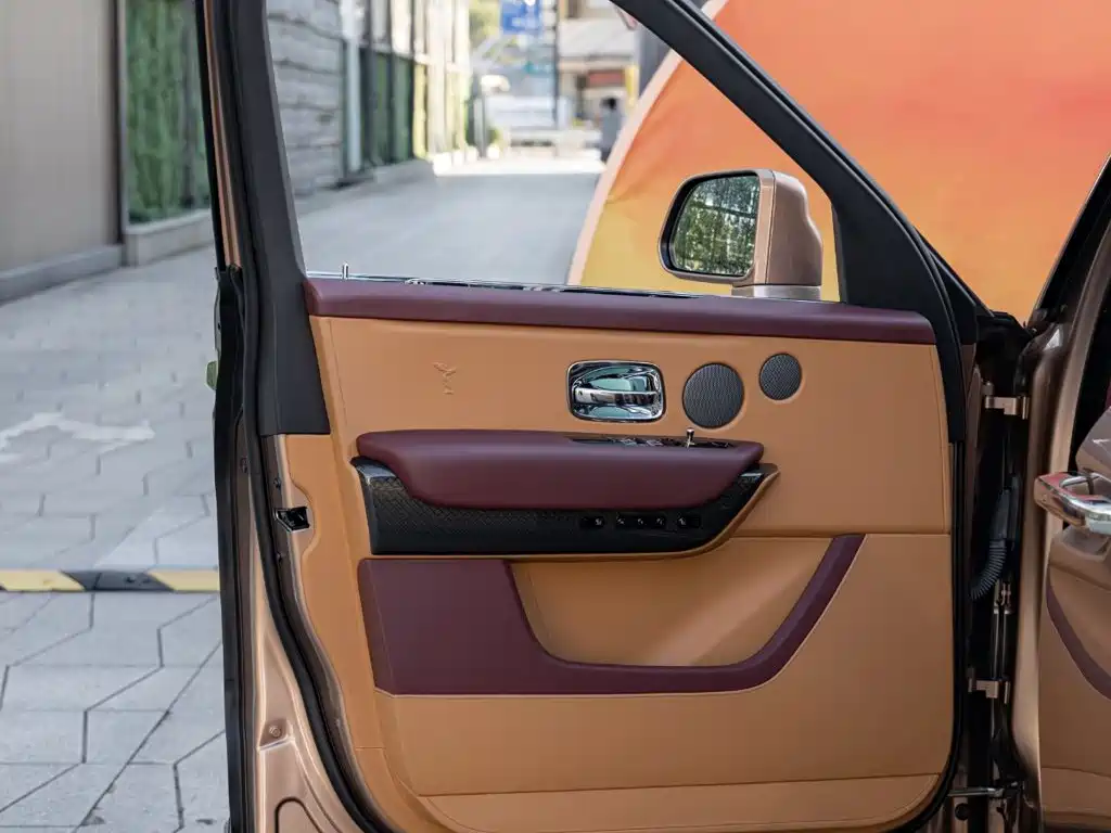 Rolls-Royce Cullinan — миниатюра 18