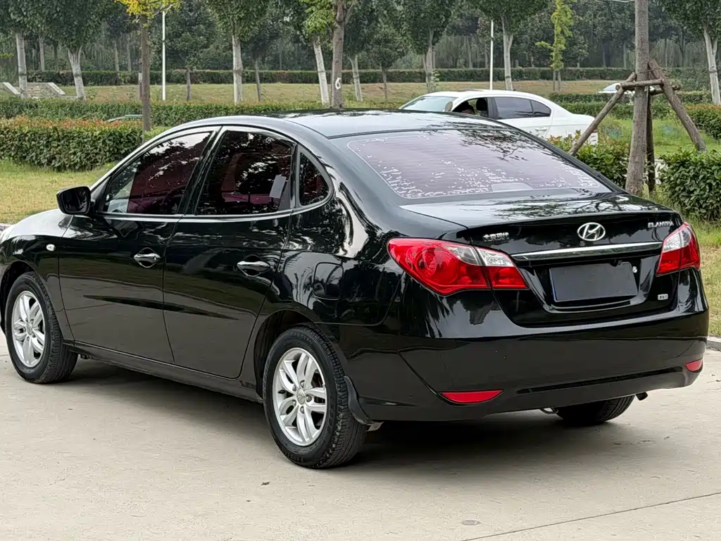 Hyundai Elantra — миниатюра 16
