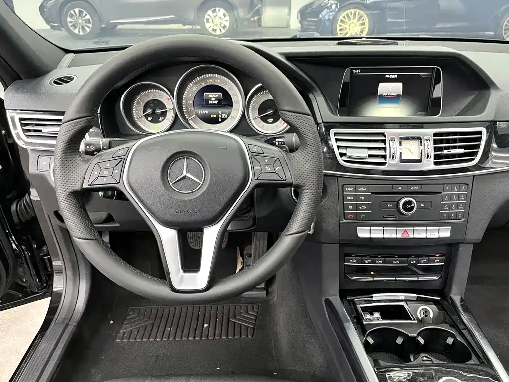 Mercedes-Benz E-Class — миниатюра 18