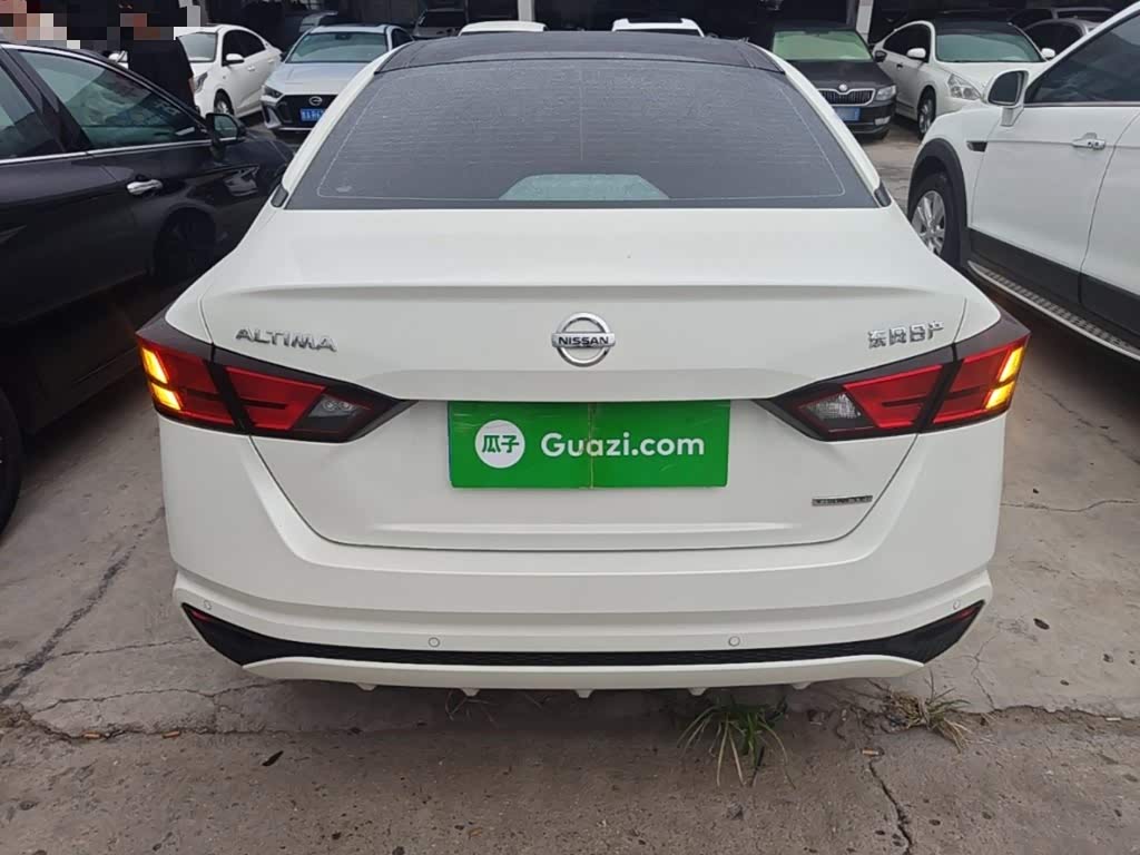Nissan Teana 2.0 л 2026 г. Белый, пробег 100 км