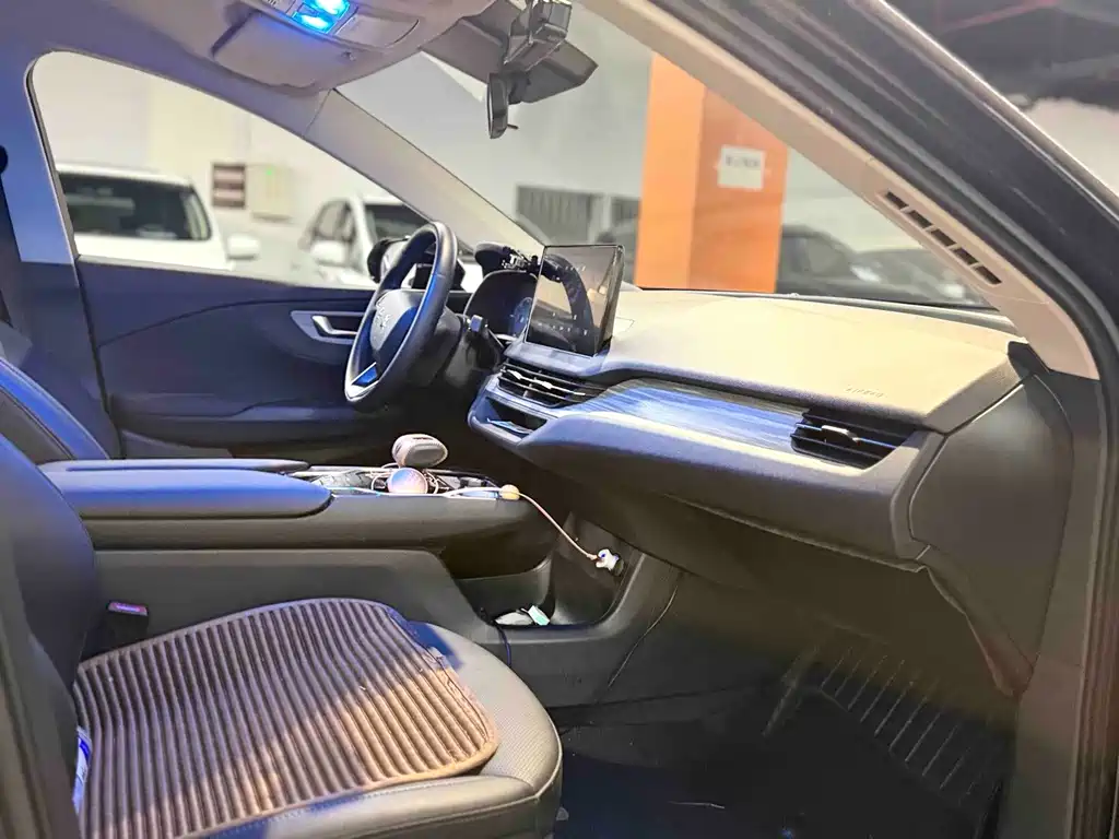 Hongqi Hongqi E-QM5 — миниатюра 15