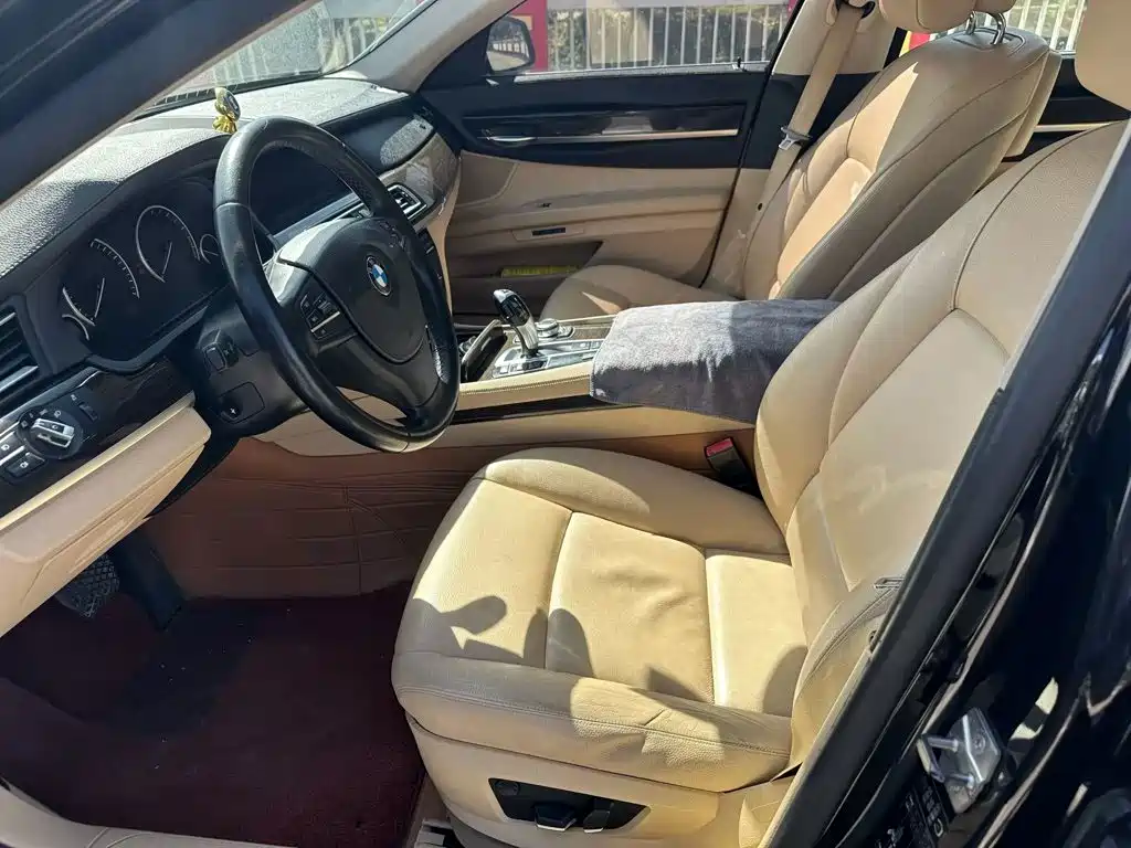BMW 7 Series — миниатюра 4
