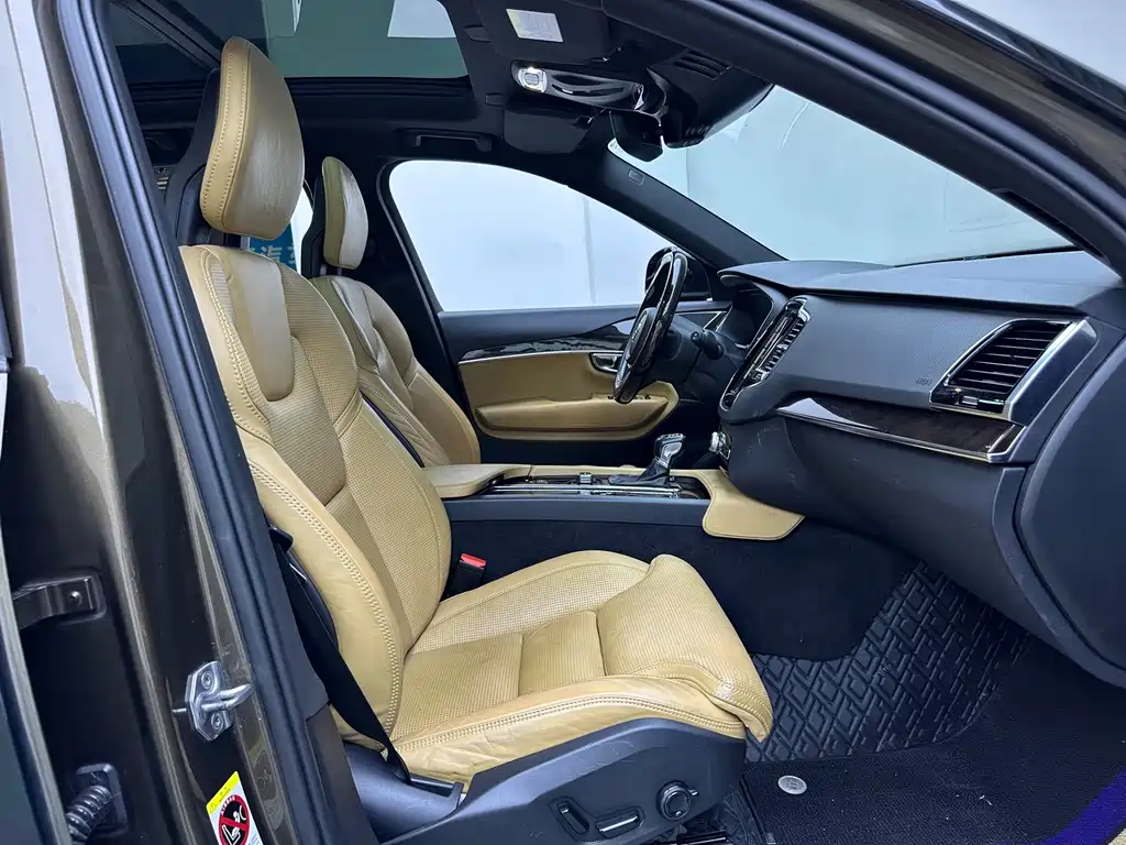 Volvo XC90 — миниатюра 12