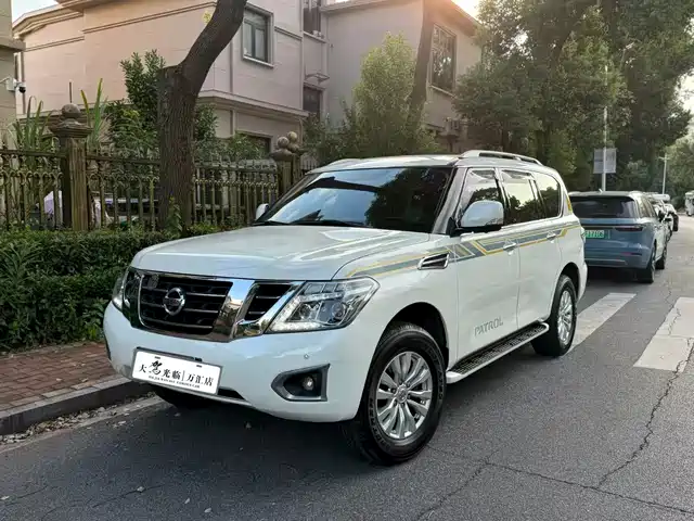 NISSAN TOURE 2017