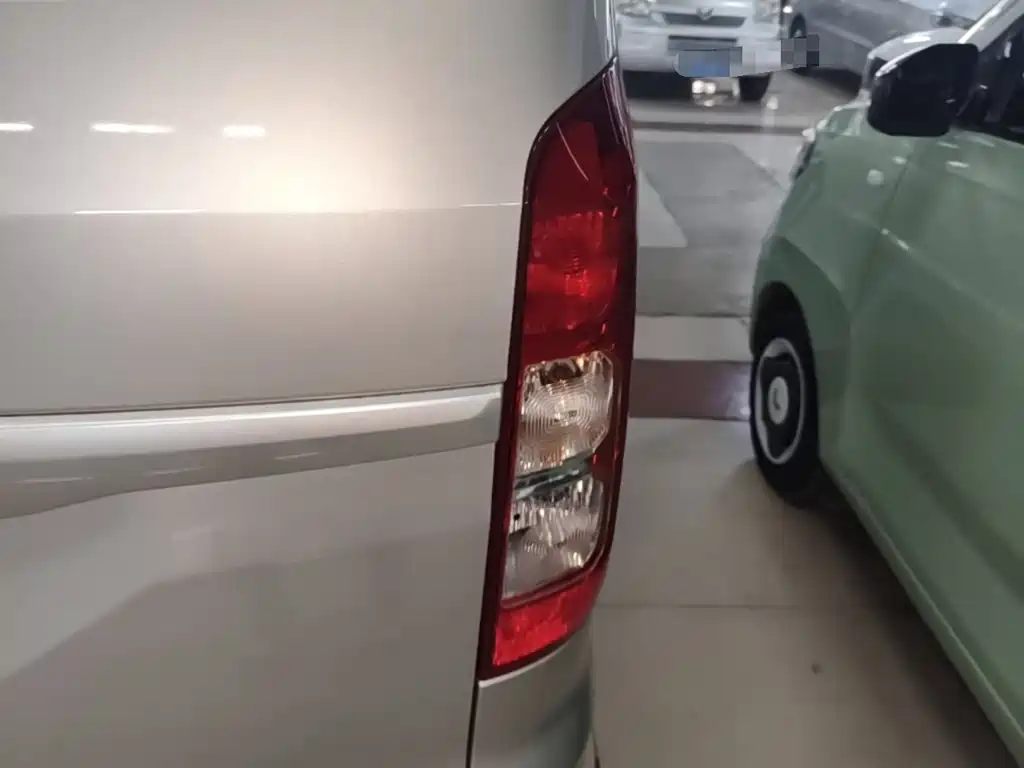 Wuling Hongguang V — миниатюра 8