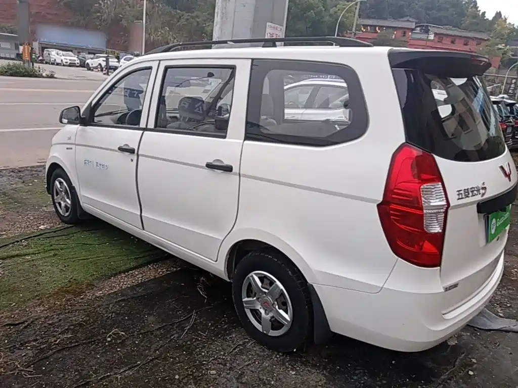 Wuling Hongguang — миниатюра 5