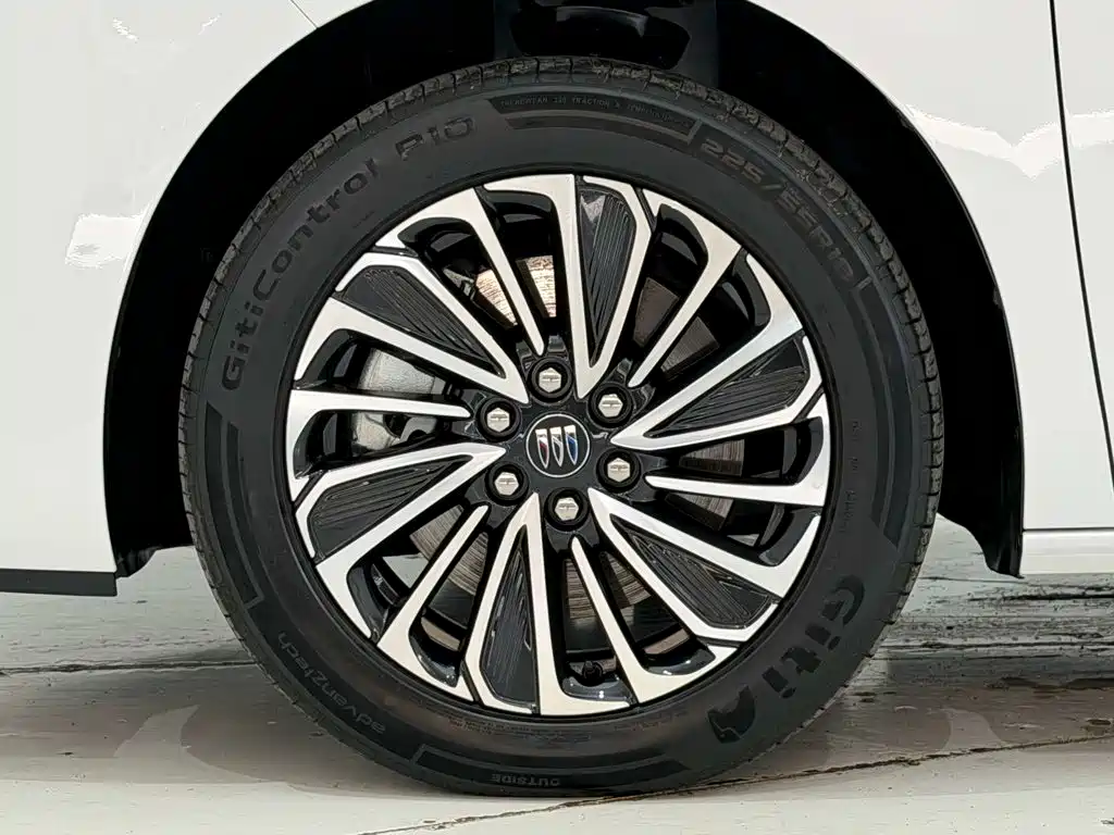 Buick GL8 Hybrid — миниатюра 11
