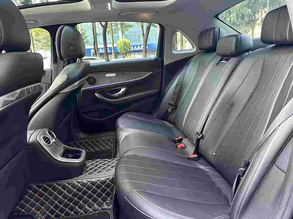 Mercedes-Benz E-Class — миниатюра 6