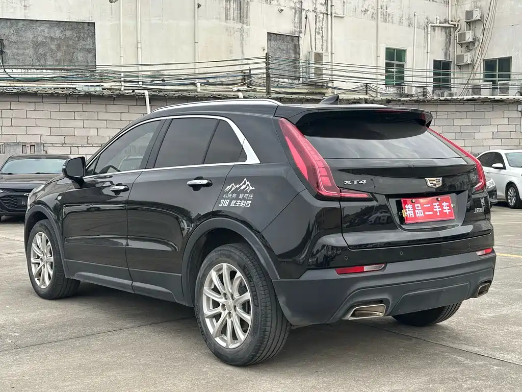 CADILLAC XT4