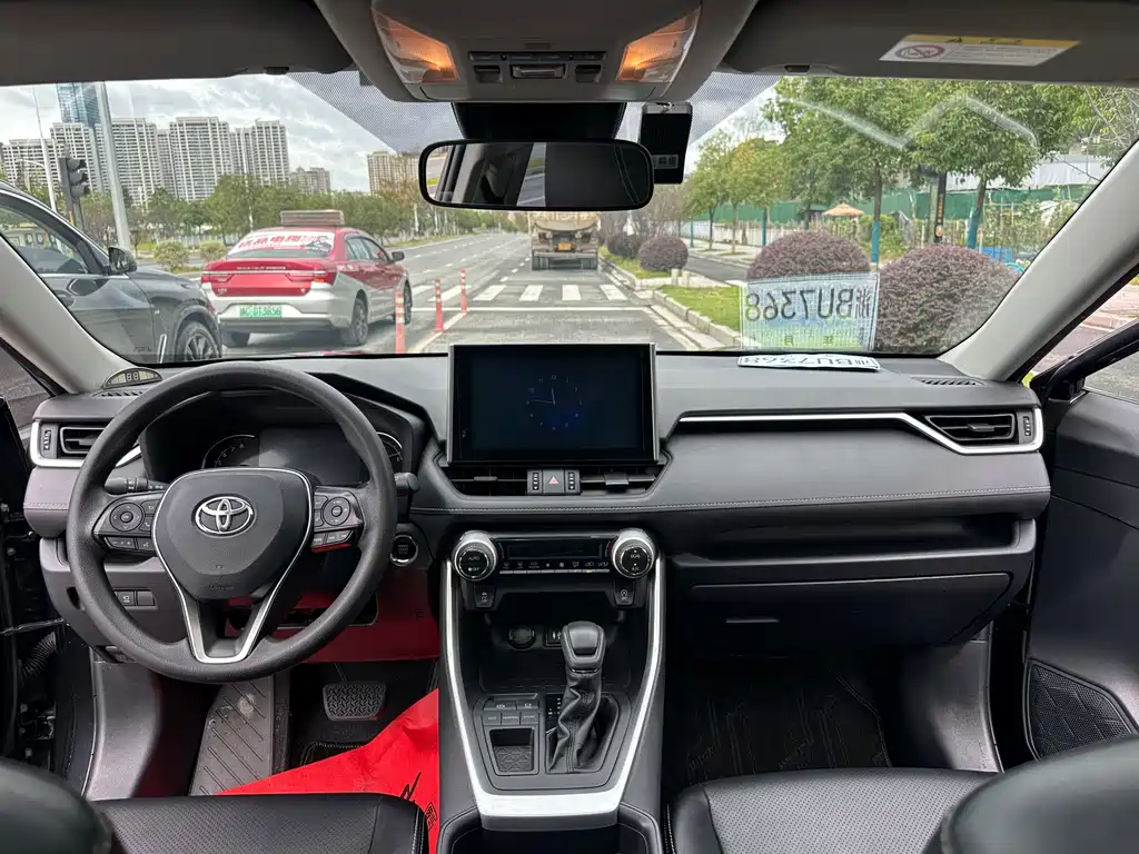 Toyota RAV4 — миниатюра 12