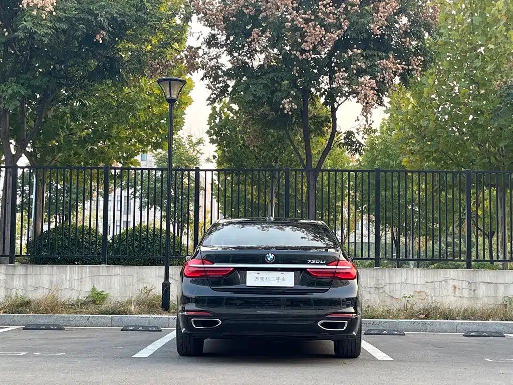 BMW 7 Series — миниатюра 4