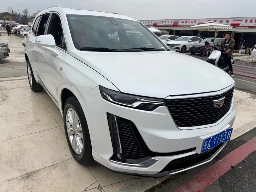 CADILLAC XT6