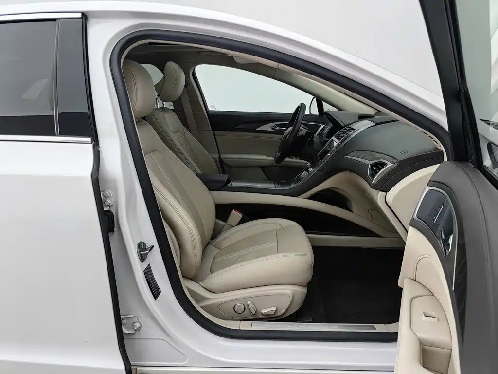 Lincoln MKZ — миниатюра 23