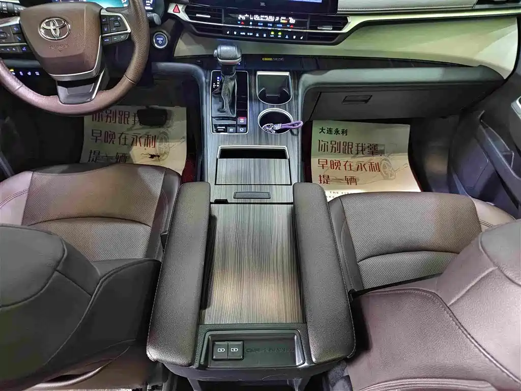 Toyota Granvia — миниатюра 8