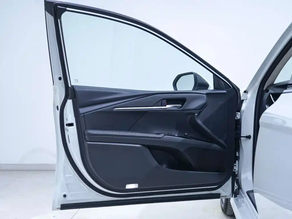 Toyota Camry — миниатюра 12