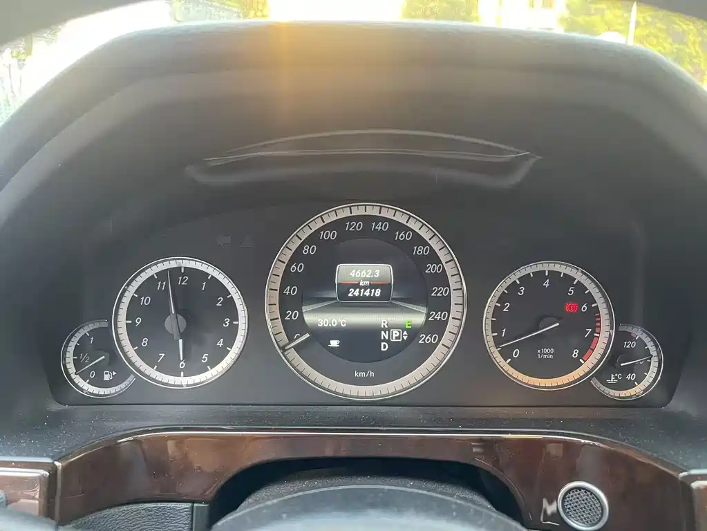Mercedes-Benz E-Class — миниатюра 11