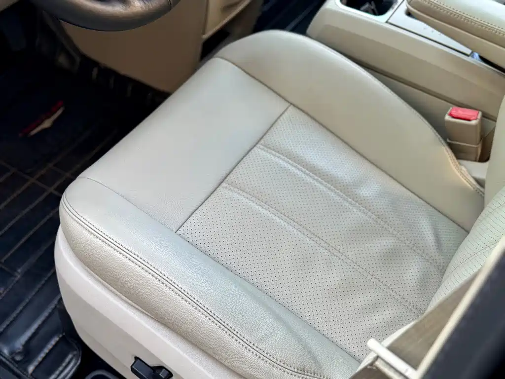 Chrysler Grand Voyager (Import) — миниатюра 10