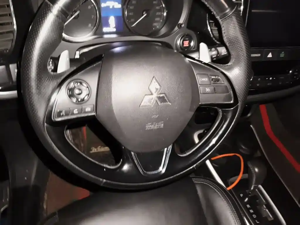 Mitsubishi Outlander — миниатюра 3