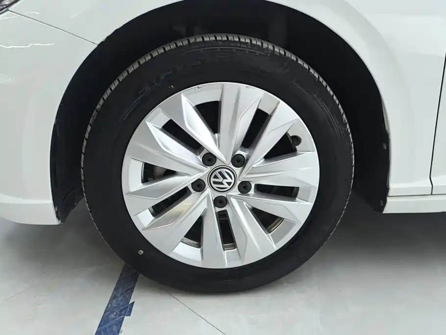 Volkswagen Lavida - фото 6