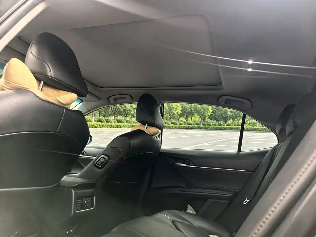 Toyota Camry — миниатюра 5