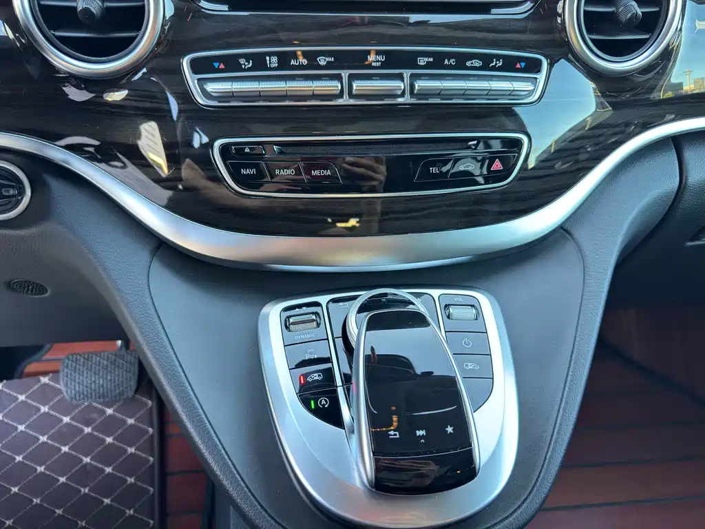Mercedes-Benz V-Class — миниатюра 15