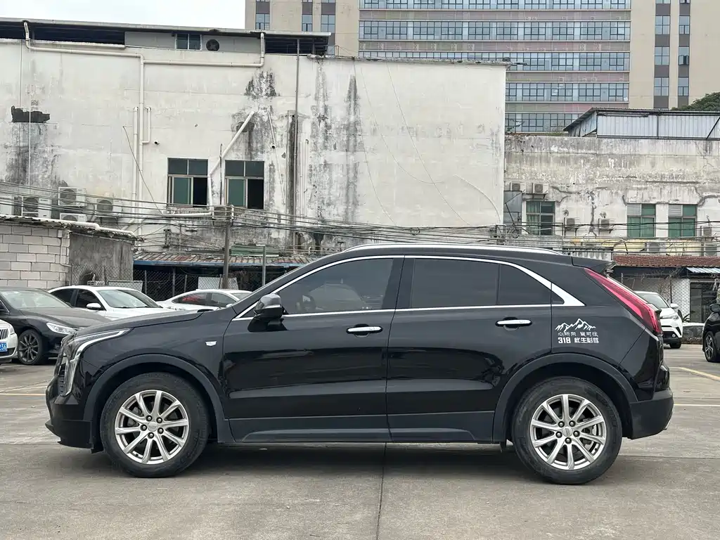 CADILLAC XT4