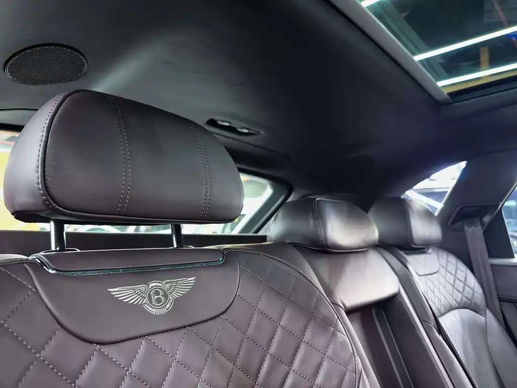 Bentley Bentayga — миниатюра 11