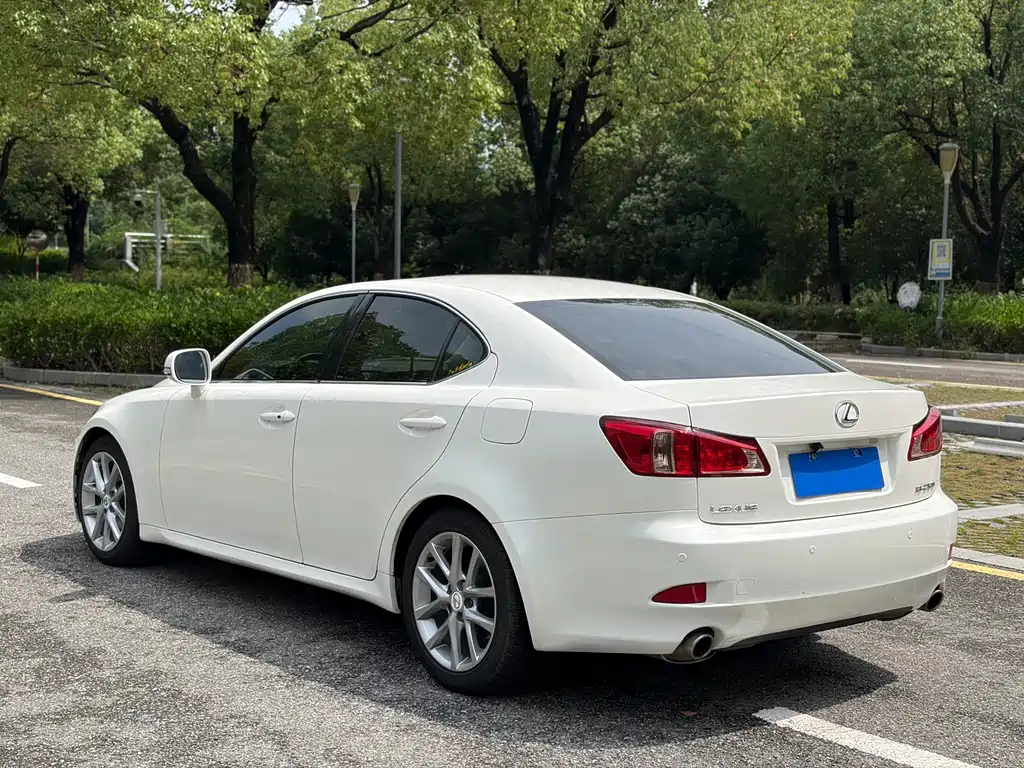Lexus IS — миниатюра 6
