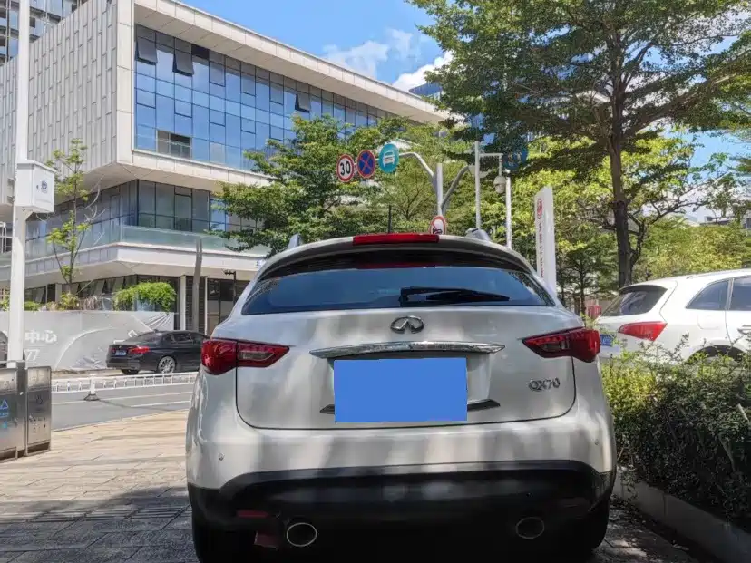 Infiniti QX70 — миниатюра 7