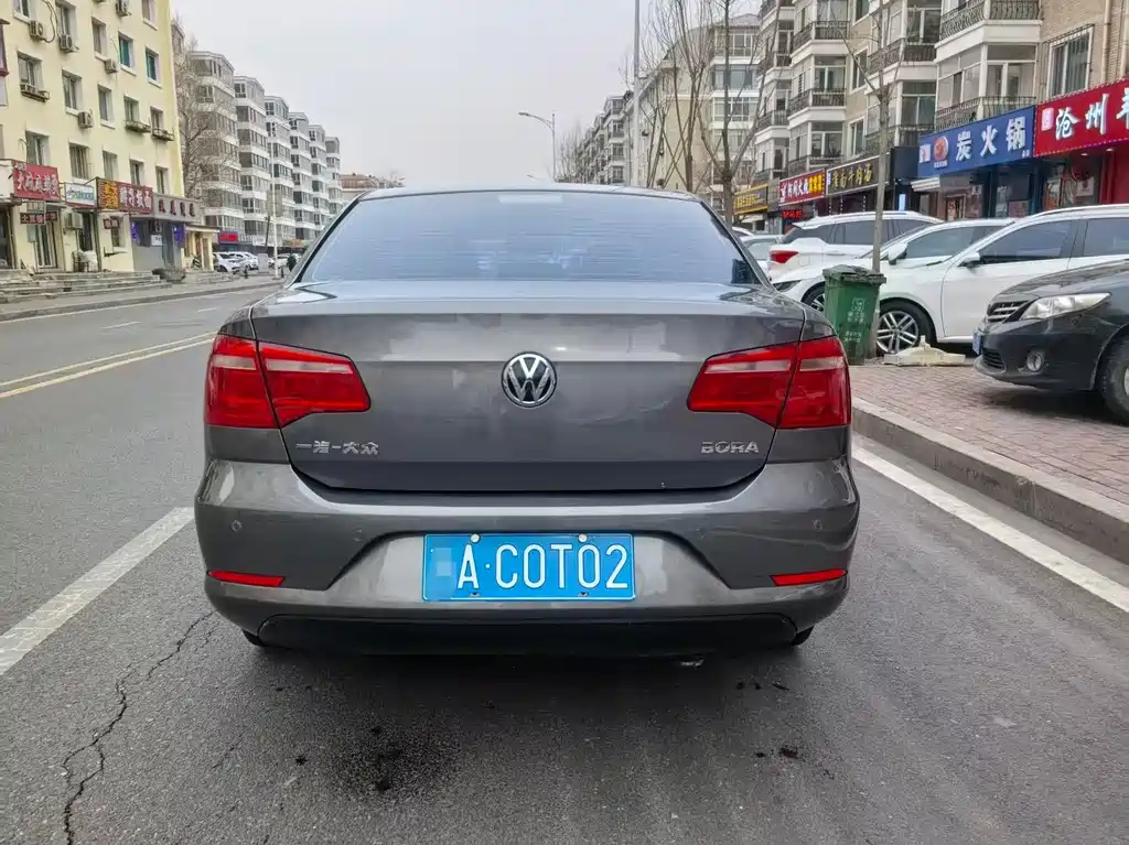 Volkswagen Bora 2014 1.6L AT Comfort