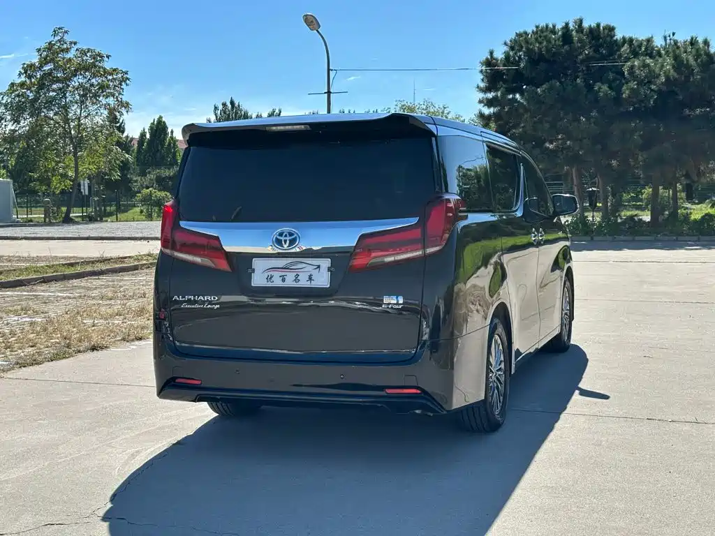 Toyota Alphard — миниатюра 6