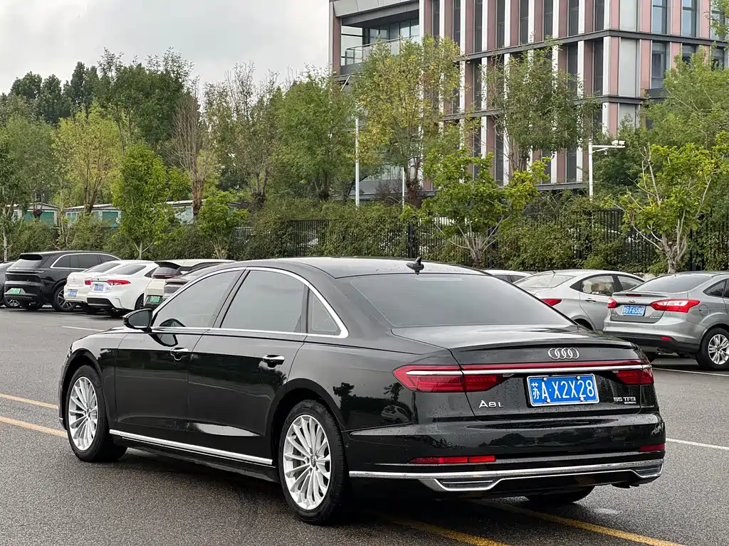Audi A8 — миниатюра 4