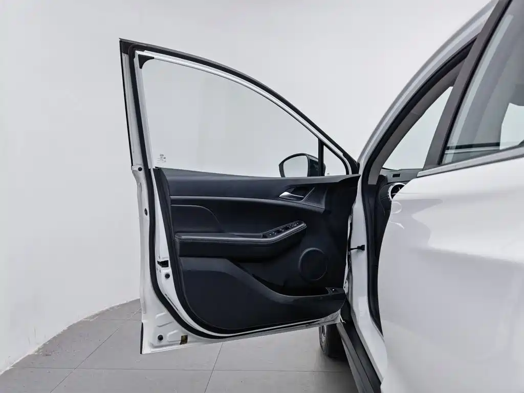 BYD Yuan EV — миниатюра 8