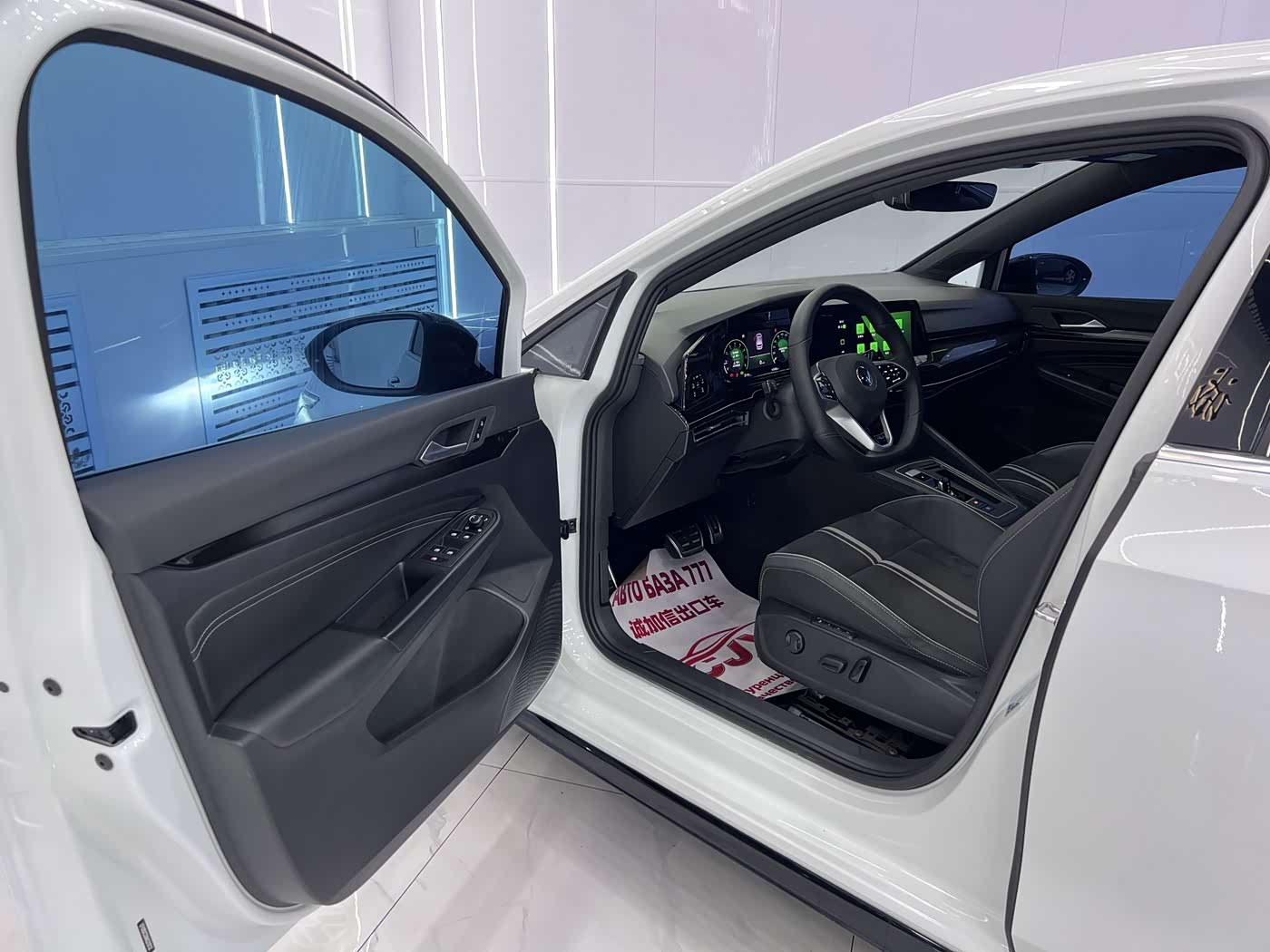 Volkswagen Golf 1.4 л 2024 г. Белый, пробег 47000 км