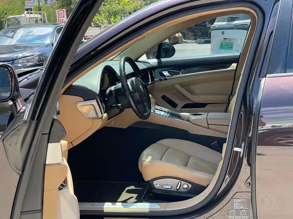 Porsche Panamera 2013 Panamera 4 Platinum Edition 3.6L