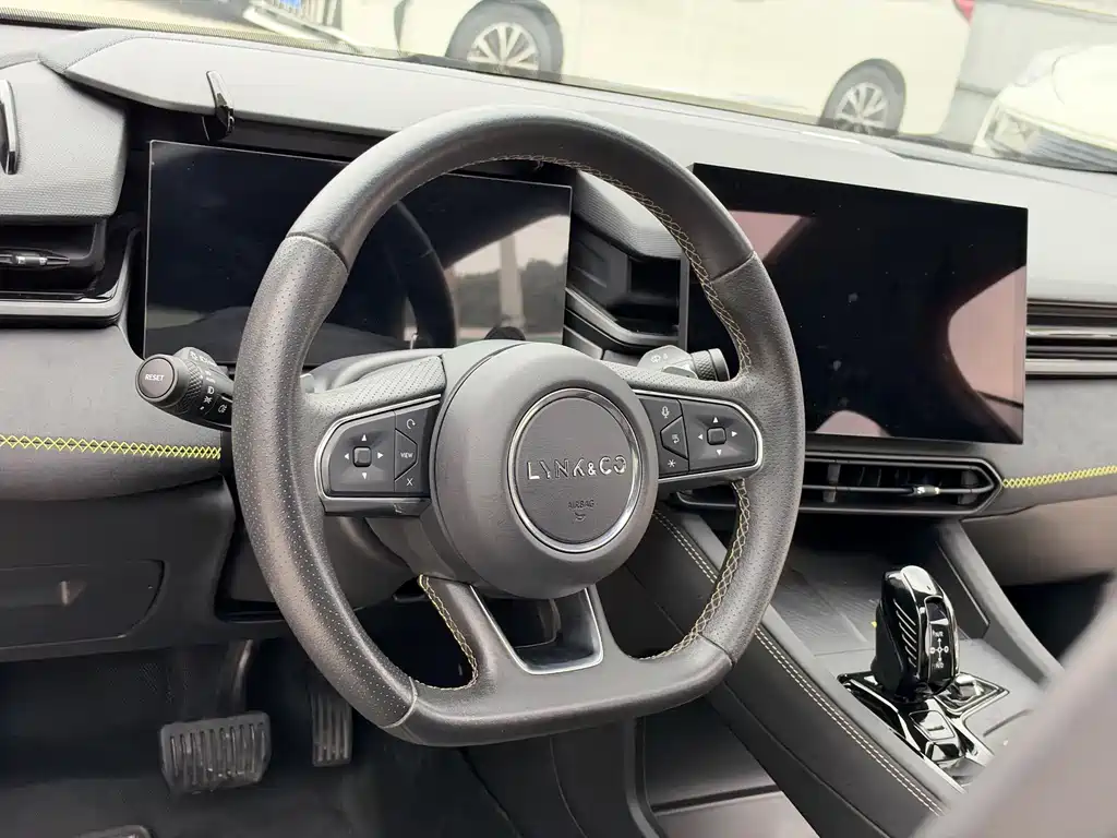 Lynk & Co 03 — миниатюра 17