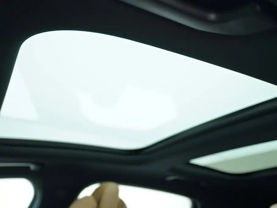Mercedes-Benz E-Class — миниатюра 10