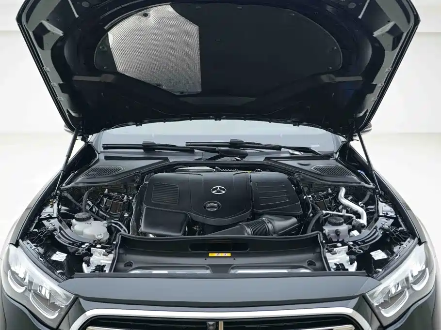 Mercedes-Benz E-Class — миниатюра 6