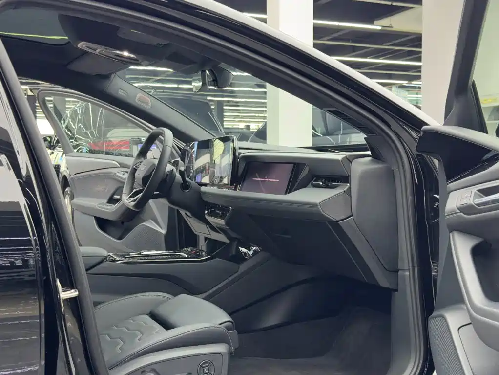 Audi A6L e-tron — миниатюра 10