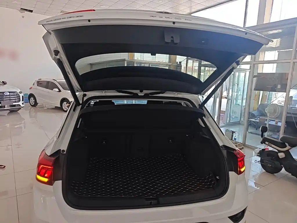 Volkswagen T-Roc — миниатюра 19