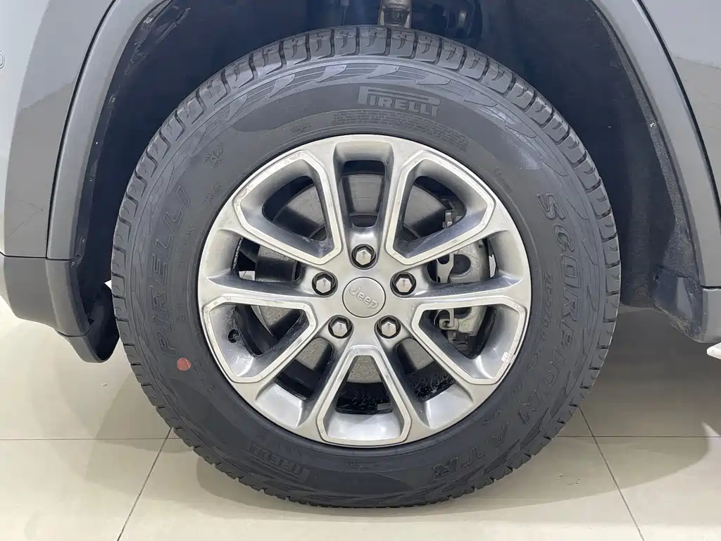 Jeep Grand Cherokee (Import) — миниатюра 9