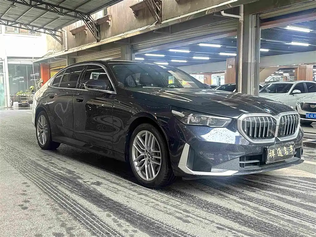 BMW 5 Series — миниатюра 3