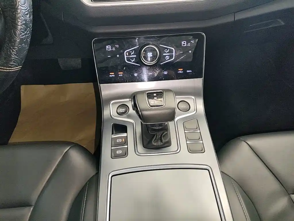 Hongqi Hongqi H5 — миниатюра 14