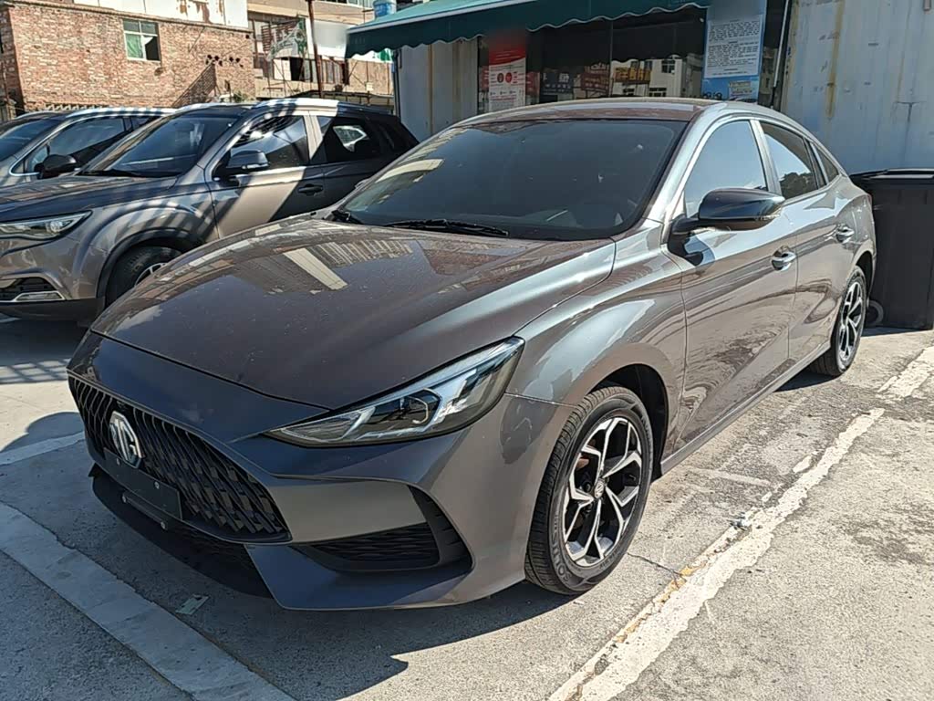 MG MG5 1.5 л 2025 г. Серебристо-серый, пробег 9400 км